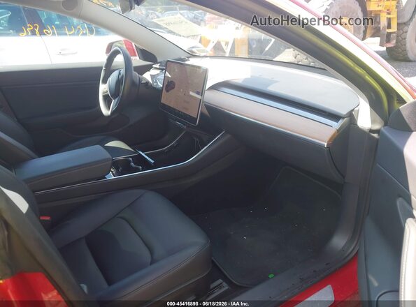 5YJ3E1EB6JF133668 2018 TESLA MODEL 3 Red Front interior view