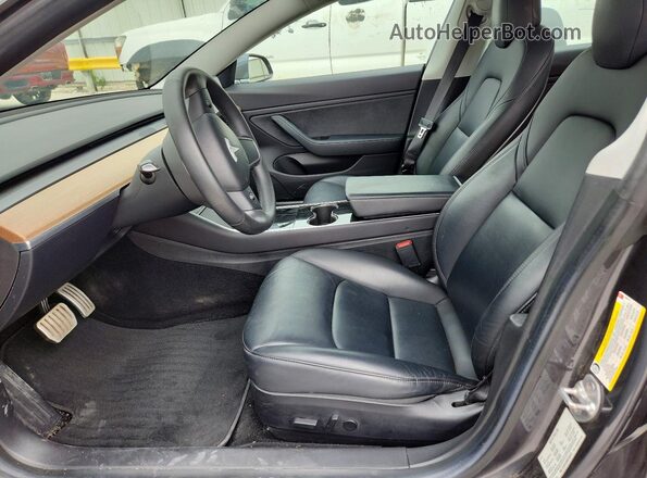 5YJ3E1EB6KF438413 2019 TESLA MODEL Gray Front interior view