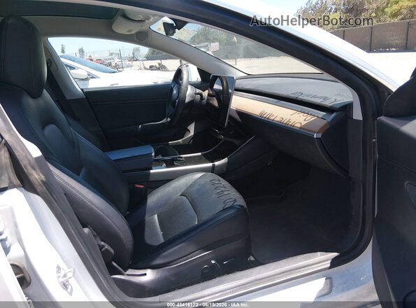 5YJ3E1EB6LF621344 2020 TESLA MODEL 3 White Widok wnętrza z przodu