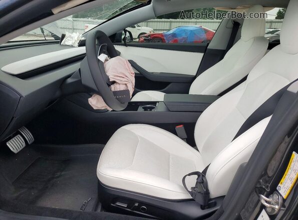 5YJ3E1EB6RF802162 2024 TESLA MODEL Gray Вид салону спереду