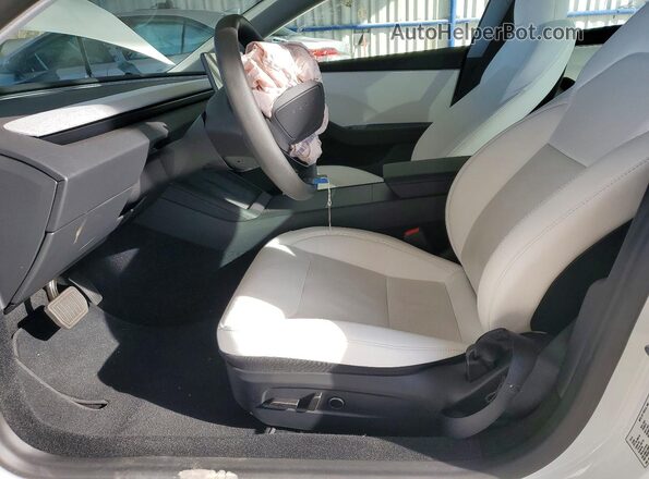 5YJ3E1EB6SF875991 2025 TESLA MODEL Белый Вид салона спереди