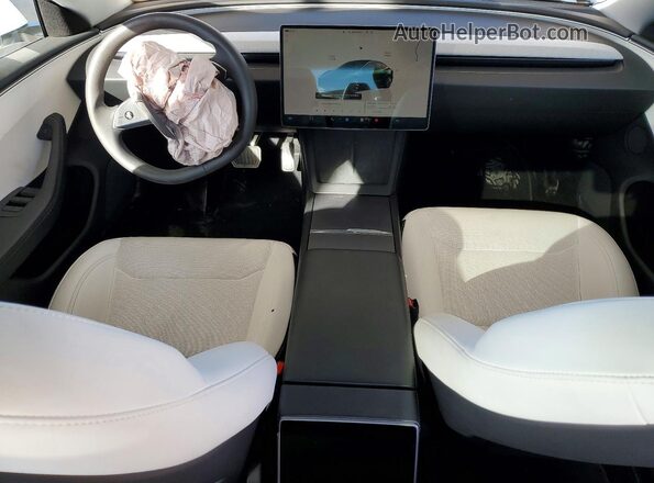 5YJ3E1EB6SF875991 2025 TESLA MODEL Белый Вид панели приборов