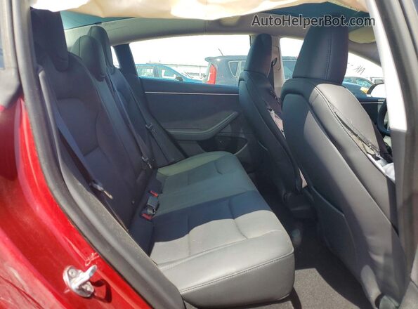 5YJ3E1EB6SF916376 2025 TESLA MODEL Red Vista de los asientos traseros