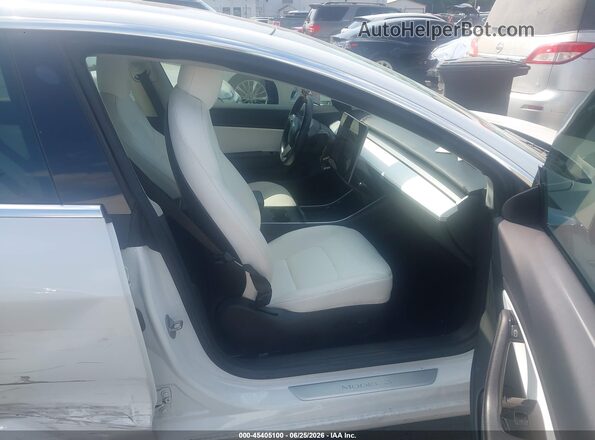 5YJ3E1EB7JF096873 2018 TESLA MODEL 3 Белый Вид салона спереди