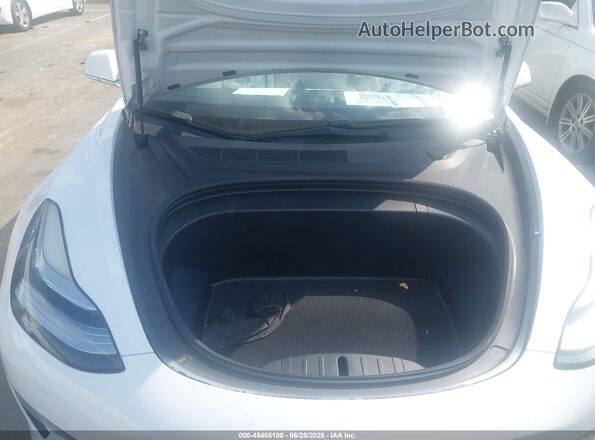 5YJ3E1EB7JF096873 2018 TESLA MODEL 3 Белый Вид сзади