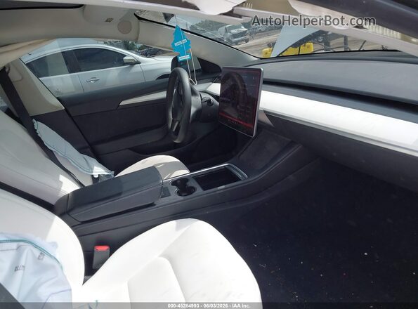 5YJ3E1EB7NF103763 2022 TESLA MODEL 3 White Вид салону спереду