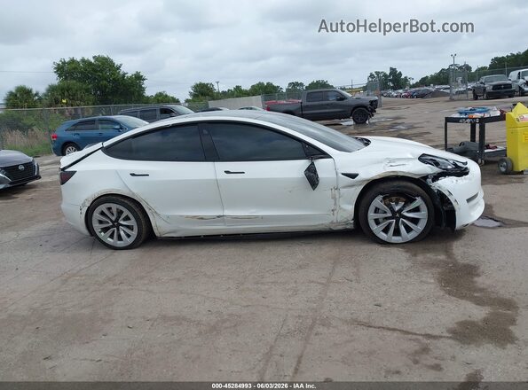 5YJ3E1EB7NF103763 2022 TESLA MODEL 3 White Вид задньої частини салону