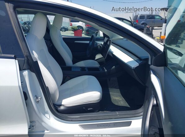 5YJ3E1EB7NF136231 2022 TESLA MODEL 3 Белый Вид салона спереди