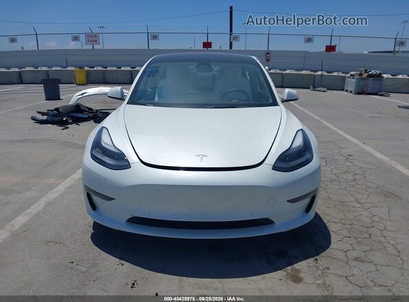 5YJ3E1EB7NF136231 2022 TESLA MODEL 3 Белый Вид задней части салона