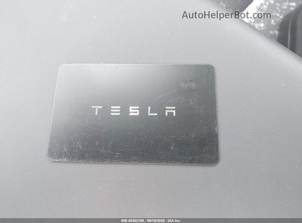 5YJ3E1EB7SF025352 2025 TESLA MODEL 3 Gray Առջևի վահանակի տեսք