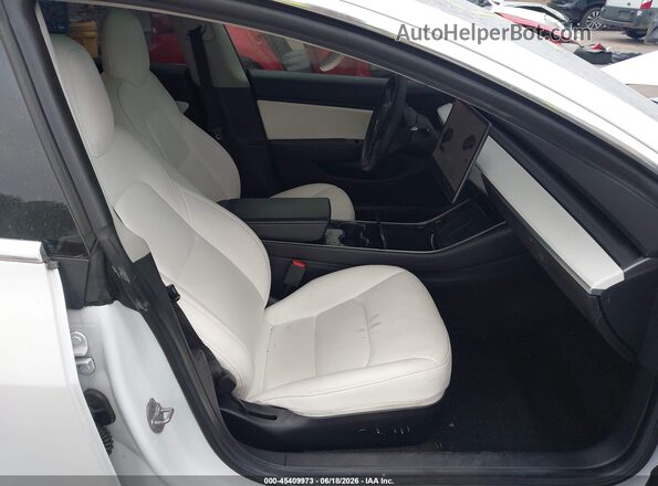 5YJ3E1EB8KF440406 2019 TESLA MODEL 3 White Вид салону спереду