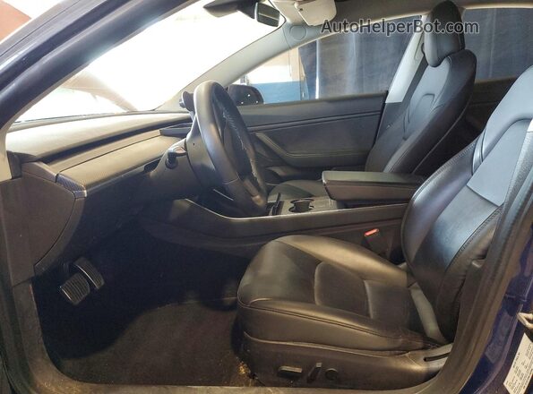5YJ3E1EB8LF667046 2020 TESLA MODEL Red Front interior view