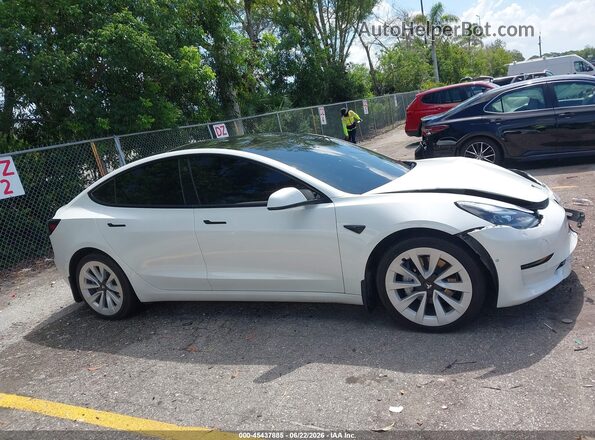 5YJ3E1EB8NF255177 2022 TESLA MODEL 3 Белый Вид панели приборов