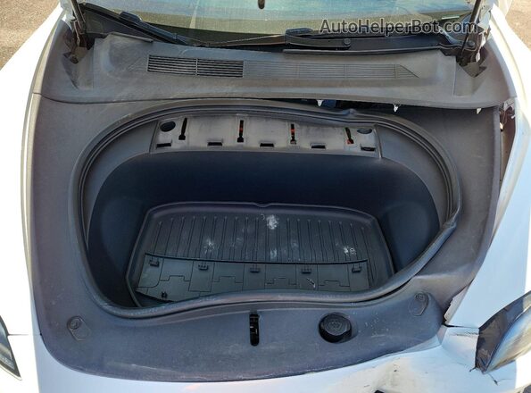 5YJ3E1EB8RF820758 2024 TESLA MODEL White Rear interior view