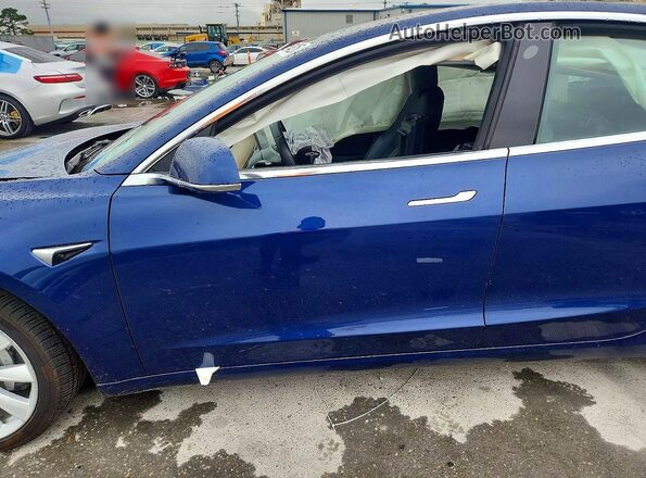5YJ3E1EB9JF133812 2018 TESLA MODEL Синий Вид салона спереди