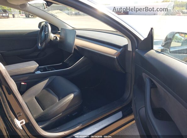 5YJ3E1EB9JF181987 2018 TESLA MODEL 3 Черный Вид салона спереди