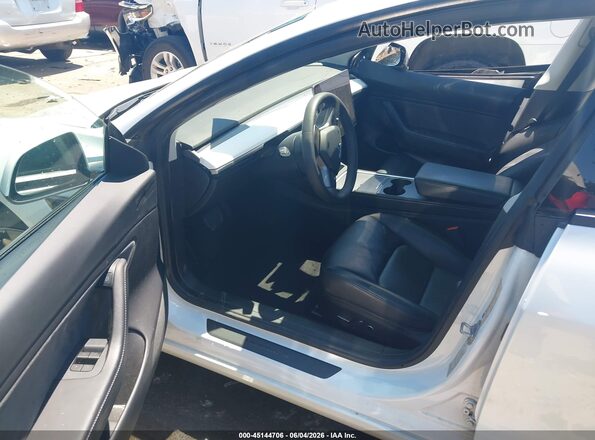 5YJ3E1EB9MF928217 2021 TESLA MODEL 3 White Front interior view