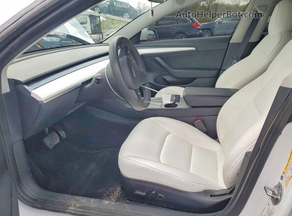 5YJ3E1EB9NF110908 2022 TESLA MODEL White Front interior view