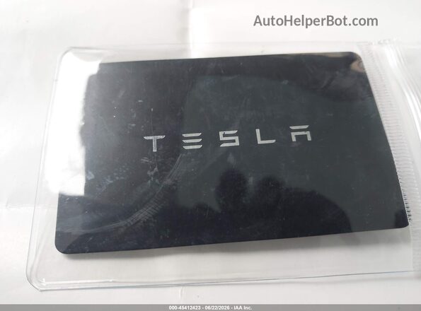 5YJ3E1EB9NF297390 2022 TESLA MODEL 3 Красный Вид панели приборов