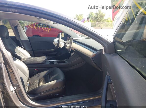 5YJ3E1EBXMF914956 2021 TESLA MODEL 3 Gray Widok wnętrza z przodu