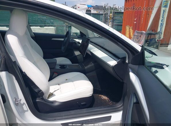 5YJ3E1EBXNF192910 2022 TESLA MODEL 3 White Front interior view