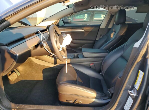 5YJ3E1EBXPF387876 2023 TESLA MODEL Серый Вид салона спереди