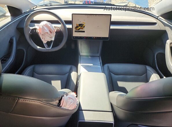 5YJ3E1EBXRF730561 2024 TESLA MODEL White Vista del salpicadero