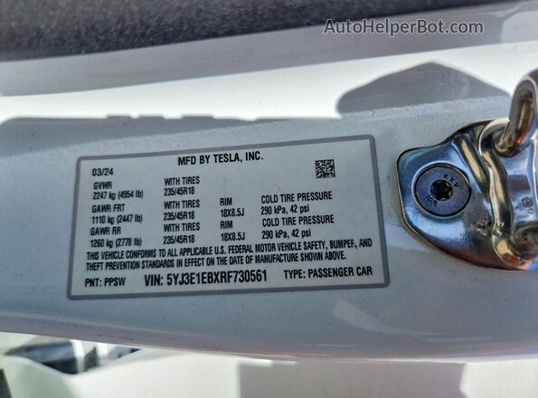 5YJ3E1EBXRF730561 2024 TESLA MODEL White Vista del compartimento del motor