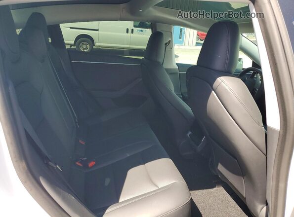 5YJ3E1EBXSF943189 2025 TESLA MODEL White უკანა სავარძლების ხედი