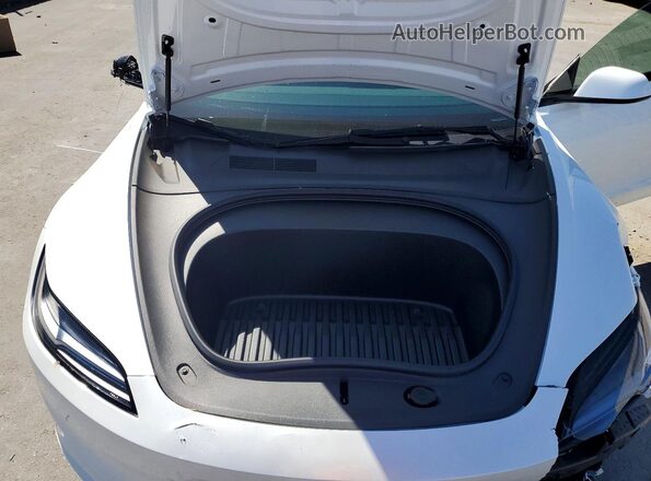 5YJ3E1EBXSF943189 2025 TESLA MODEL White უკანა სალონის ხედი