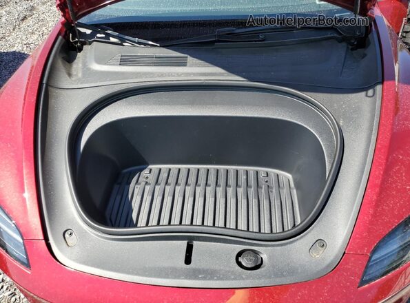 5YJ3E1EBXSF943774 2025 TESLA MODEL Red Սալոնի հետևի տեսք