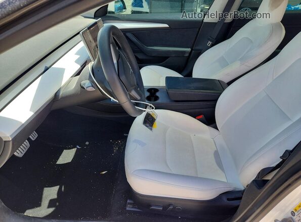 5YJ3E1EC3MF059669 2021 TESLA MODEL White Front interior view
