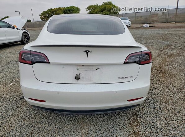 5YJ3E1EC8LF719476 2020 TESLA MODEL White Widok z tyłu