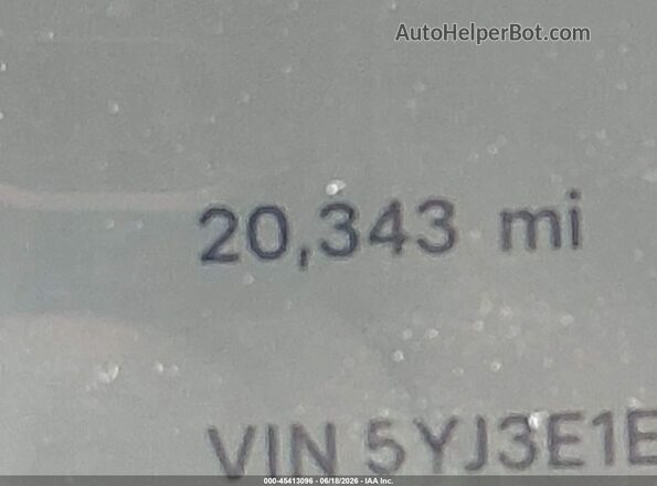 5YJ3E1ET3RF769601 2024 TESLA MODEL 3 Красный Вид панели приборов