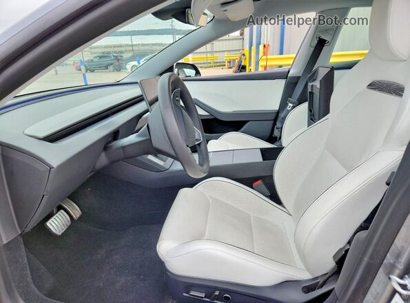 5YJ3E1ET5SF934540 2025 TESLA MODEL Silver Вид салону спереду