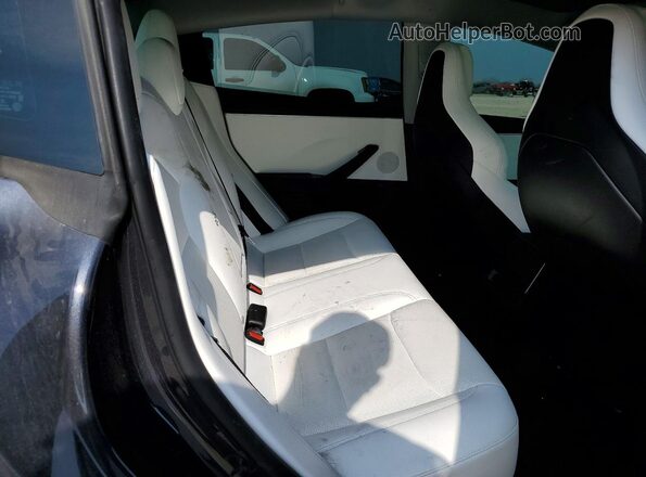 5YJ3E1ET6RF855825 2024 TESLA MODEL Gray Rear seats view