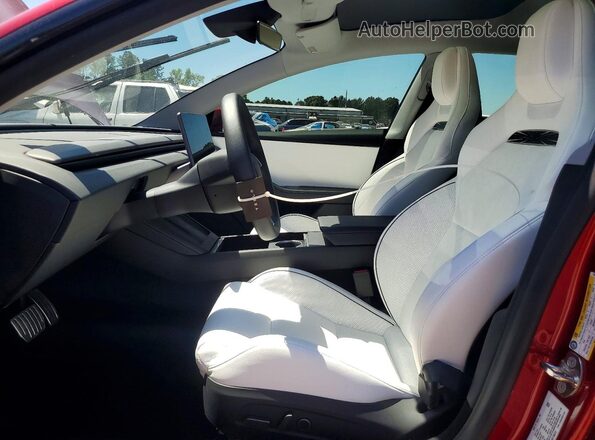 5YJ3E1ET8RF796972 2024 TESLA MODEL Red Вид салону спереду
