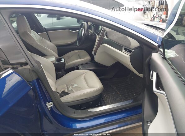 5YJSA1E4XGF136901 2016 TESLA MODEL S Blue Front interior view