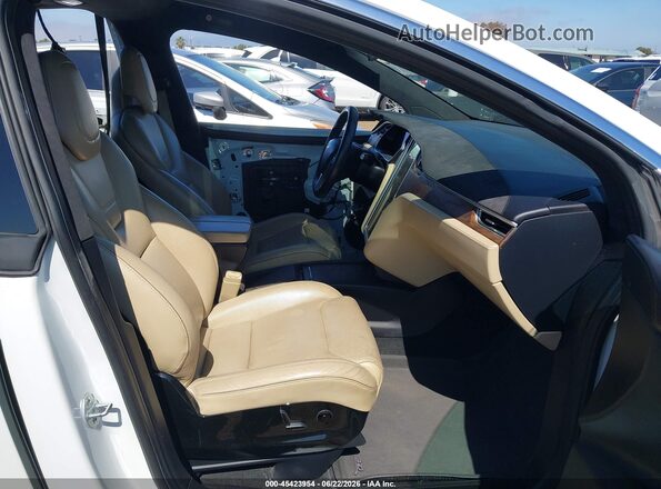5YJXCAE28GF004346 2016 TESLA MODEL X White წინა სალონის ხედი