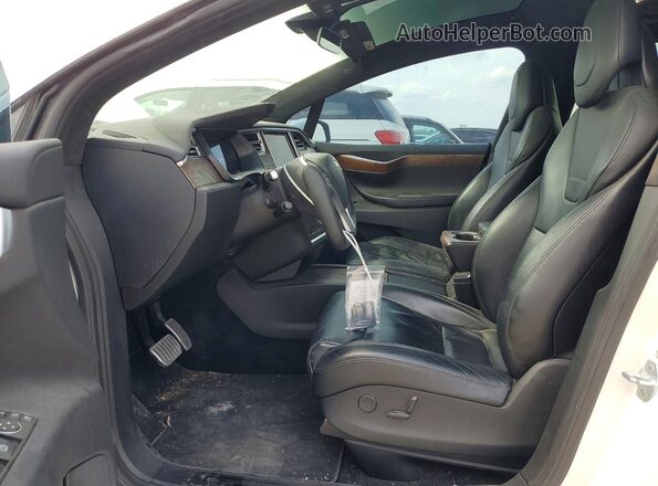 5YJXCBE23HF045684 2017 TESLA MODEL Белый Вид салона спереди