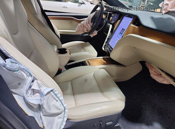 5YJXCBE26LF261148 2020 TESLA MODEL Черный Вид салона спереди