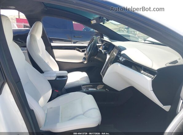 5YJXCBE27LF239093 2020 TESLA MODEL X White წინა სალონის ხედი