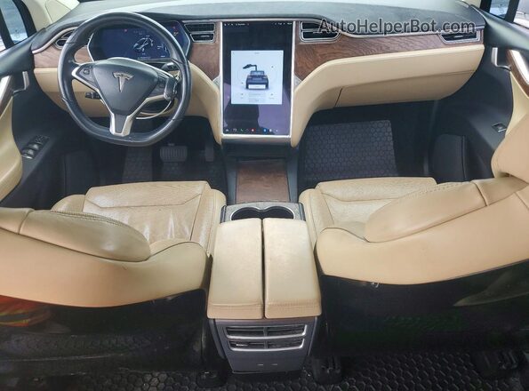 5YJXCBE28HF035121 2017 TESLA MODEL Silver Widok deski rozdzielczej