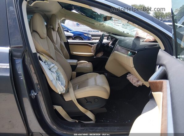 5YJXCBE28HF048256 2017 TESLA MODEL X Серый Вид салона спереди