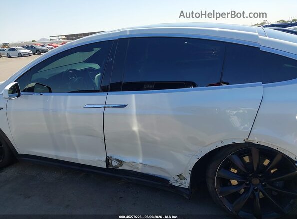 5YJXCBE2XHF067391 2017 TESLA MODEL X White Widok wnętrza 360 stopni