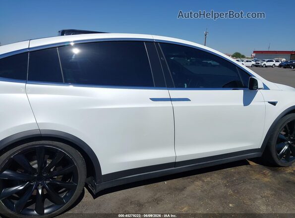 5YJXCBE2XHF067391 2017 TESLA MODEL X White Widok wnętrza z tyłu