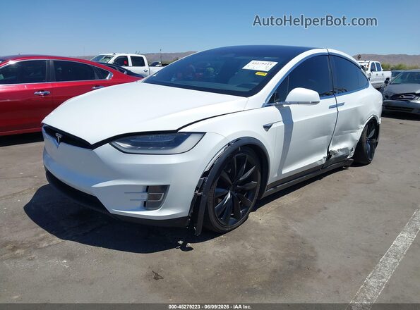 5YJXCBE2XHF067391 2017 TESLA MODEL X White Przód lewy