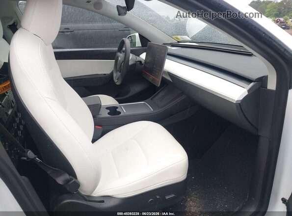 5YJYGAEE1MF130711 2021 TESLA MODEL Y White Widok wnętrza z przodu