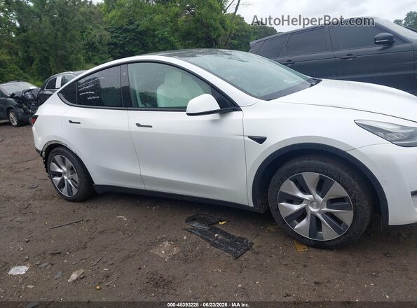 5YJYGAEE1MF130711 2021 TESLA MODEL Y White Widok wnętrza z tyłu