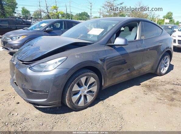 5YJYGAEEXMF136894 2021 TESLA MODEL Y Gray Vista tres cuartos delantera izquierda